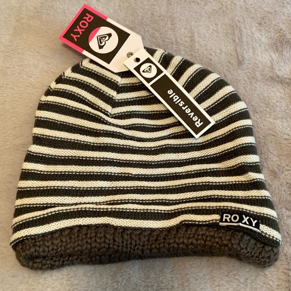 Roxy Rally Time reversible striped beanie, charcoal and white stripe, NWT - Picture 2 of 12